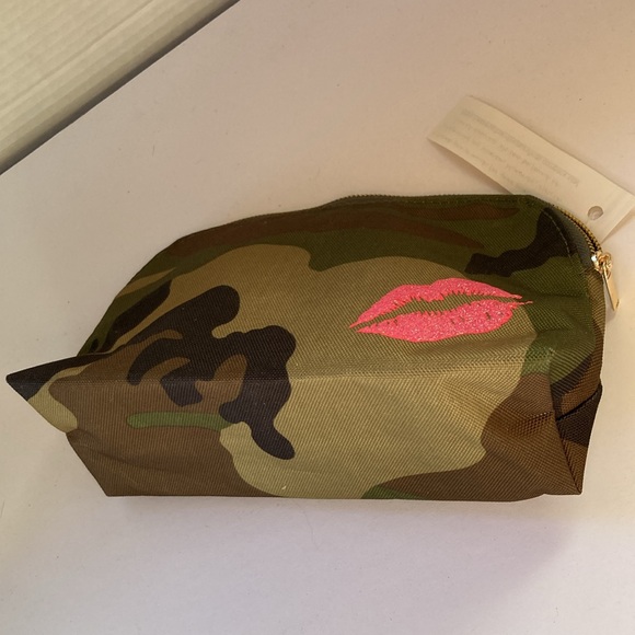 BLOOMINGDALES Camouflage Pink Lipstick Zippered Cosmetic Bag 9.5 x 5.5 x 3 in - Picture 6 of 9